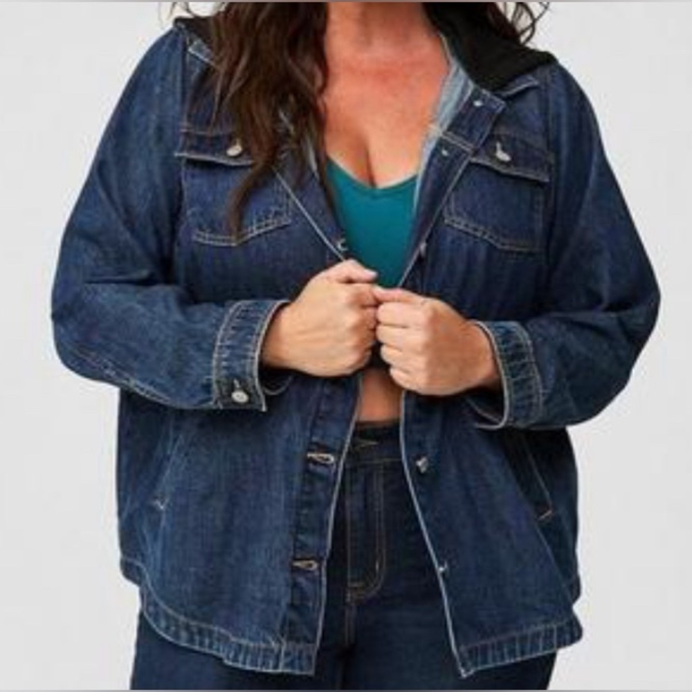 #475 - Torrid Denim Hooded Shacket Jean Trucker Jacket Black Hood Curved Hem